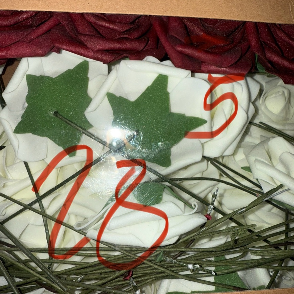Decorative Box with White and red Roses - Picture 5 of 5